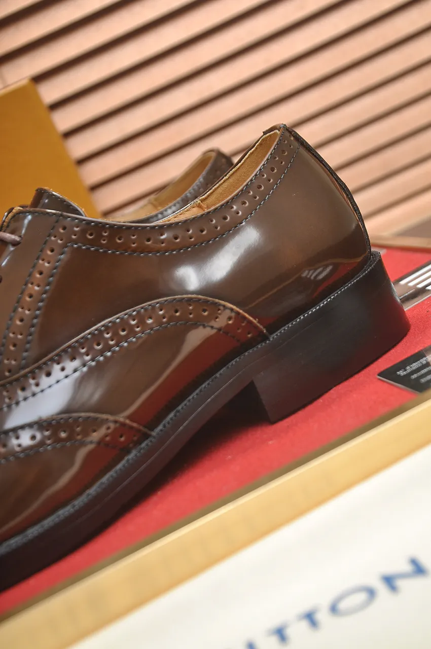 Men's men's shoes 💰500💶 [LV] (original single cowhide lining) 🍀LV's latest genuine leather business suit shoes are launched simultaneously on the official website. The first-layer cowhide imported from Italy is made of heavy gold, 💥official website 1:1 rubber outsole. Versatile to wear, high-end without losing class, and the color combination is extraordinary. This four-season style is alluring when worn on your feet, showing off your big-name flair. Standard code 38-45 (45 customized)